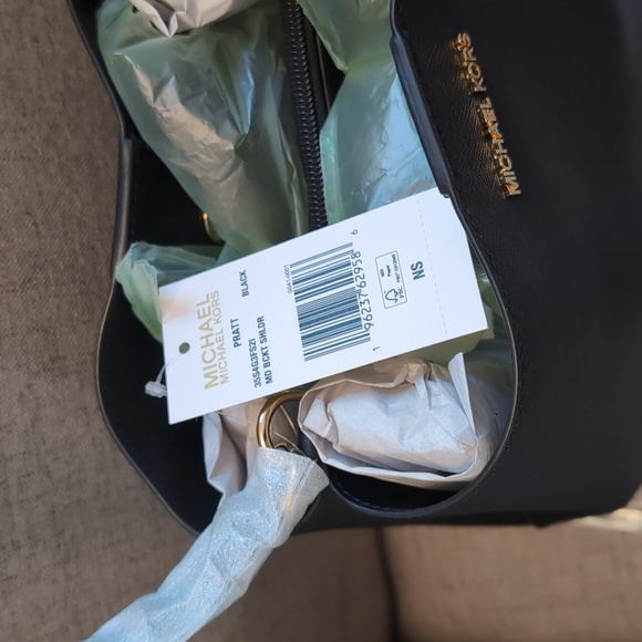 Michael Kors Pratt bucket handbag black - Picture 2 of 2